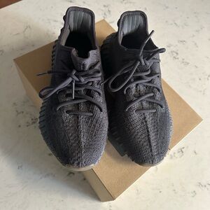 Adidas yeezy boost 350 V2 size 6.5 wore only a couple times